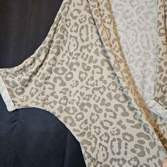 Pink Lily Women's Leopard Print Cardigan Open Front Dolman Super Soft USA M - Picture 2 of 7